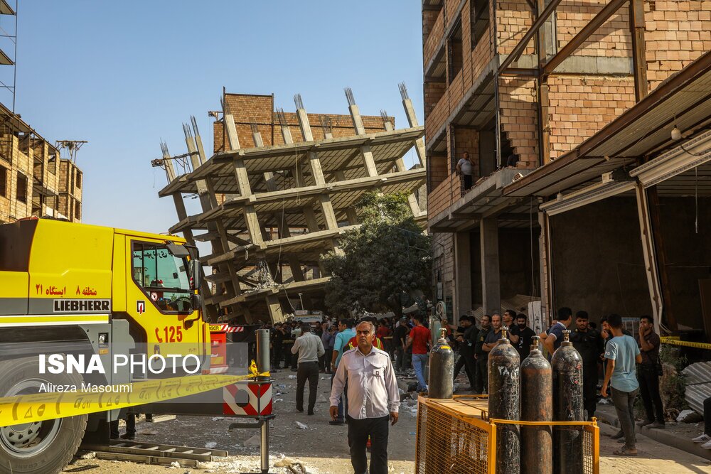 عکس | وضعیت عجیب یک ساختمان ناایمن در تهران