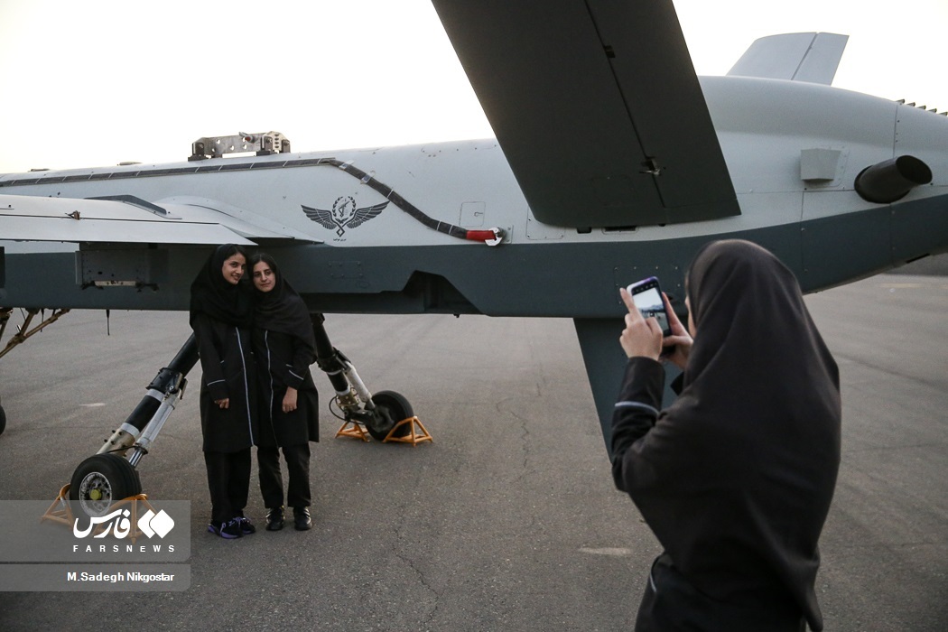 عکس | ژستهای خاص دختران ایرانی با موشک و پهپاد عکس | ژستهای خاص دختران ایرانی با موشک و پهپاد