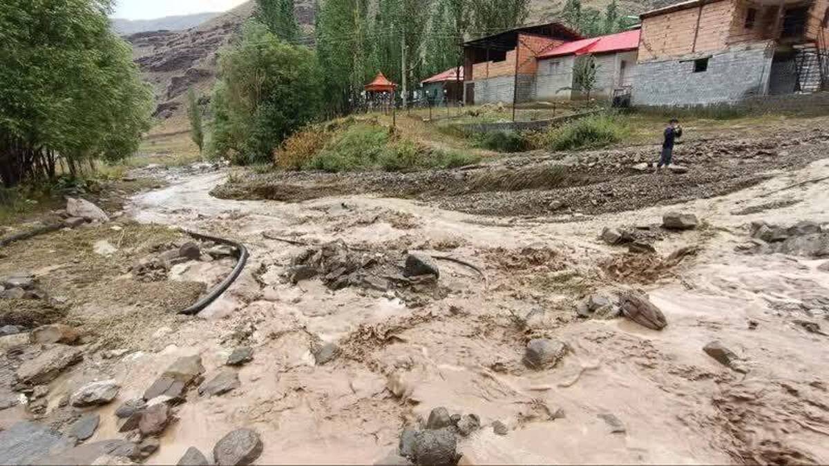 ویدیو | سیلاب وحشتناک در ارتفاعات شهرستان‌های آمل و بابل  واحد‌های مسکونی خسارت دیدند