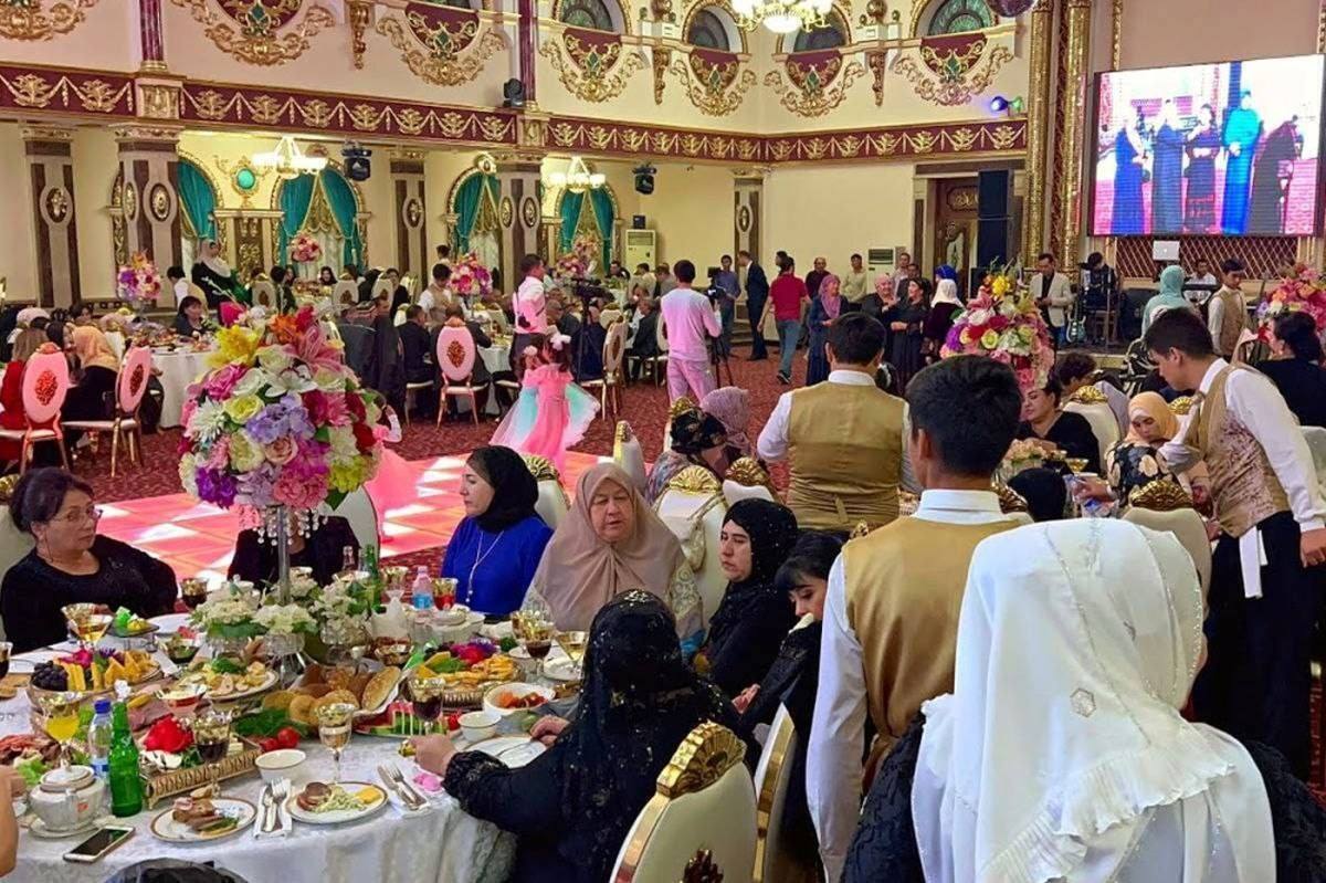 ازبکستان شاباش در عروسی را ممنوع کرد! | به عکس روی پول‌هابی‌احترامی می‌شود