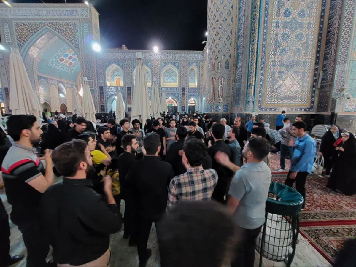 تجمع عزاداری دانشگاه تهران در محکومیت حمله تروریستی شیراز