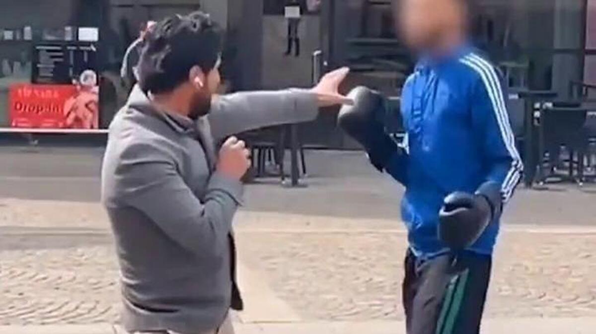 ویدیو | کتک‌کاری شدید یک بوکسور با فرد توهین‌کننده به قرآن