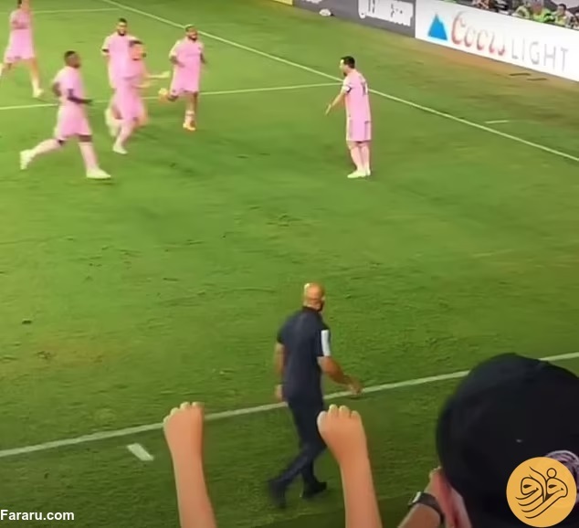 عکس | وظیفه عجیب بادیگارد مسی | مراقبت حتی وسط مسابقه