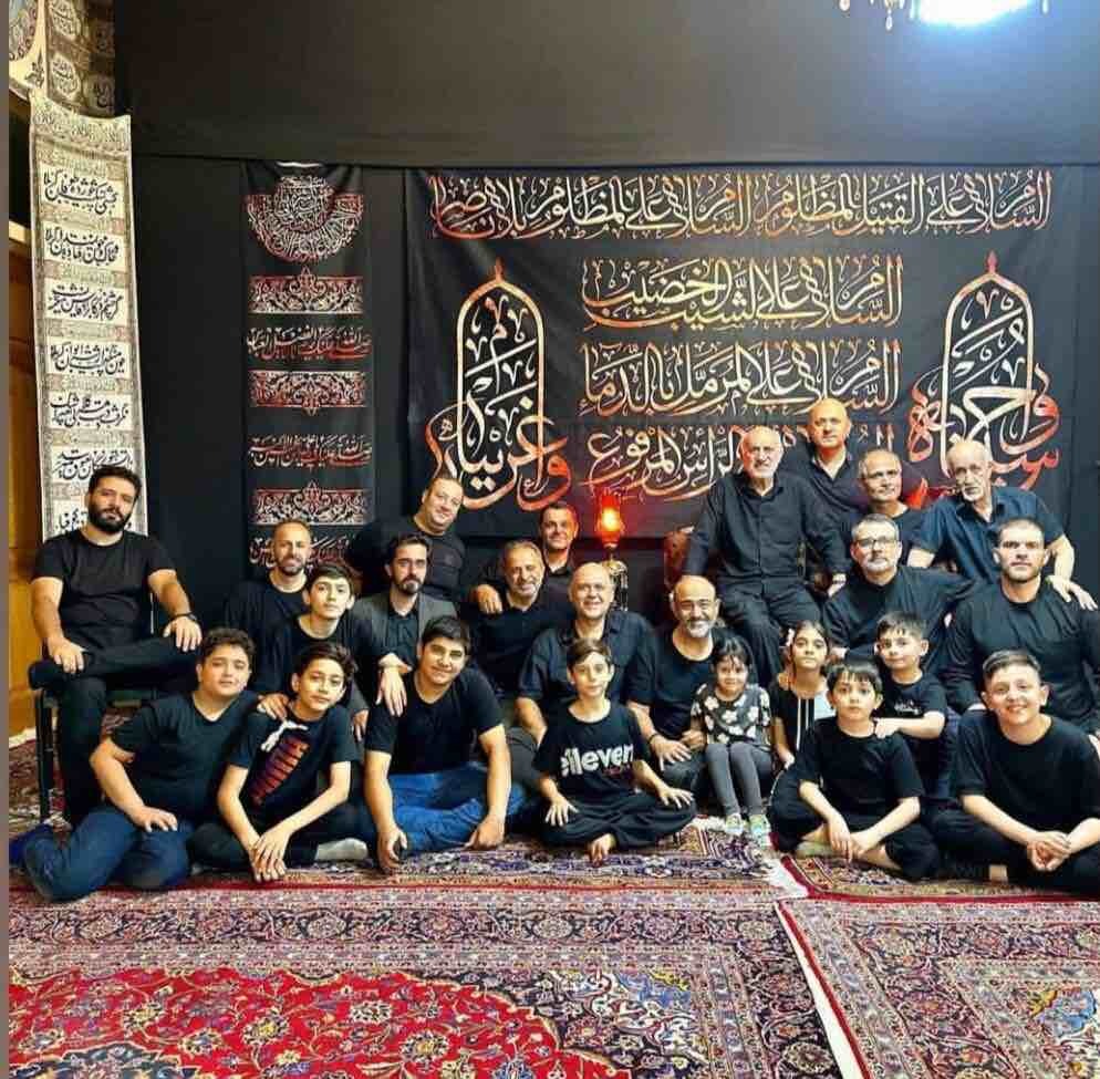 عکس | حضور بازیگر معروف در هیئت عزاداری