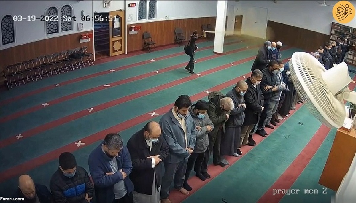 ویدئو | هجوم به صف نماز جماعت با تبر و اسپری فلفل