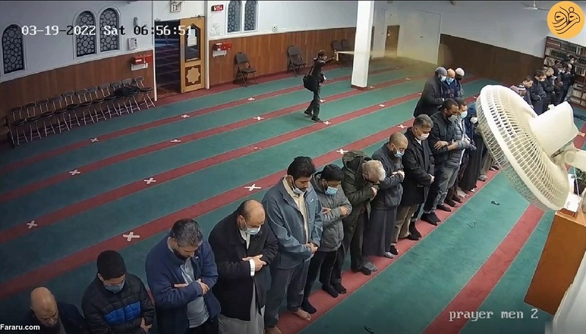 ویدئو | هجوم به صف نماز جماعت با تبر و اسپری فلفل
