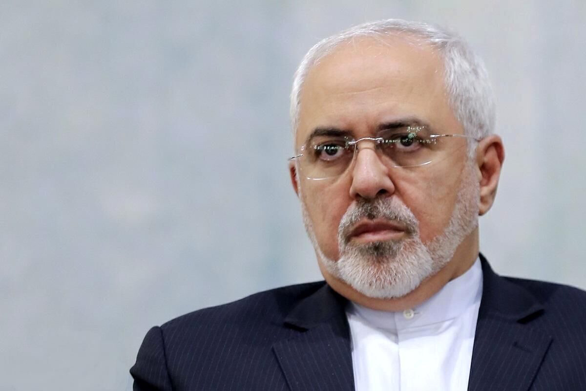 حضور جواد ظریف در تماشاخانه‌ی ایران‌شهر خبرساز شد