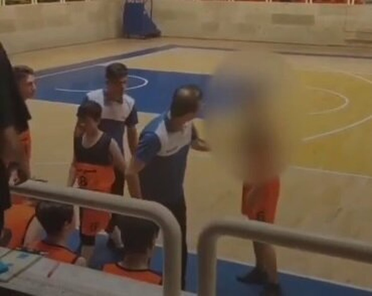 ویدیو | محرومیت مربی بسکتبال بابت سیلی زدن به بازیکن زیر ۱۴ سال