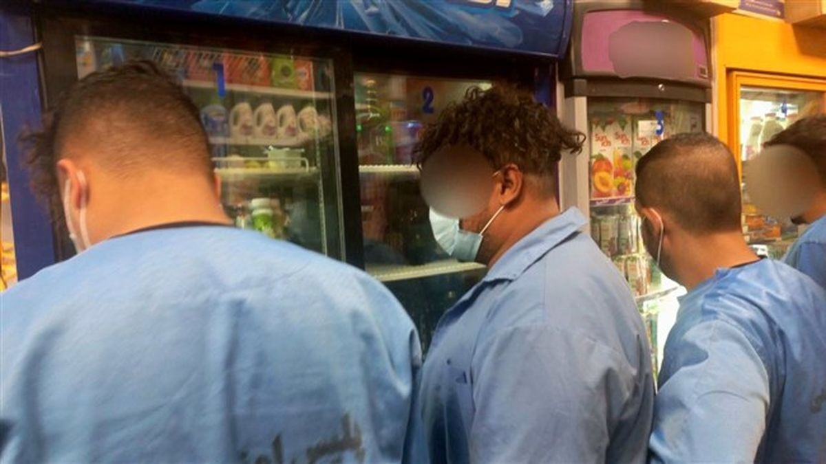 تصاویر وحشتناک حمله به یک سوپرمارکت | اراذل خیابان زمزم دستگیر شدند + فیلم