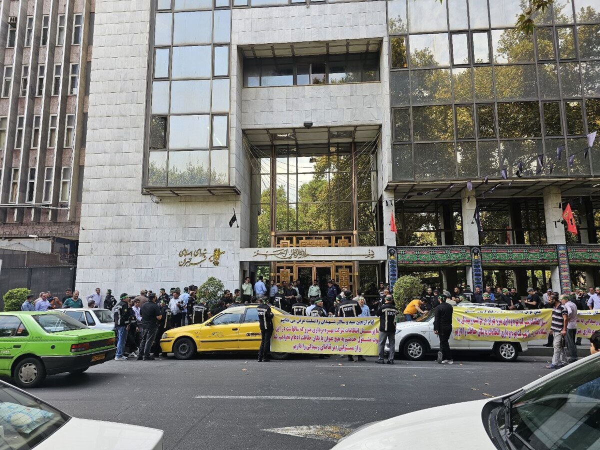 عکس | تجمع اعتراضی کارکنان شرکت مترو در تهران