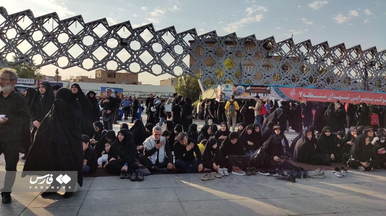 عکس | آغاز پیاده‌روی جاماندگان اربعین در تهران