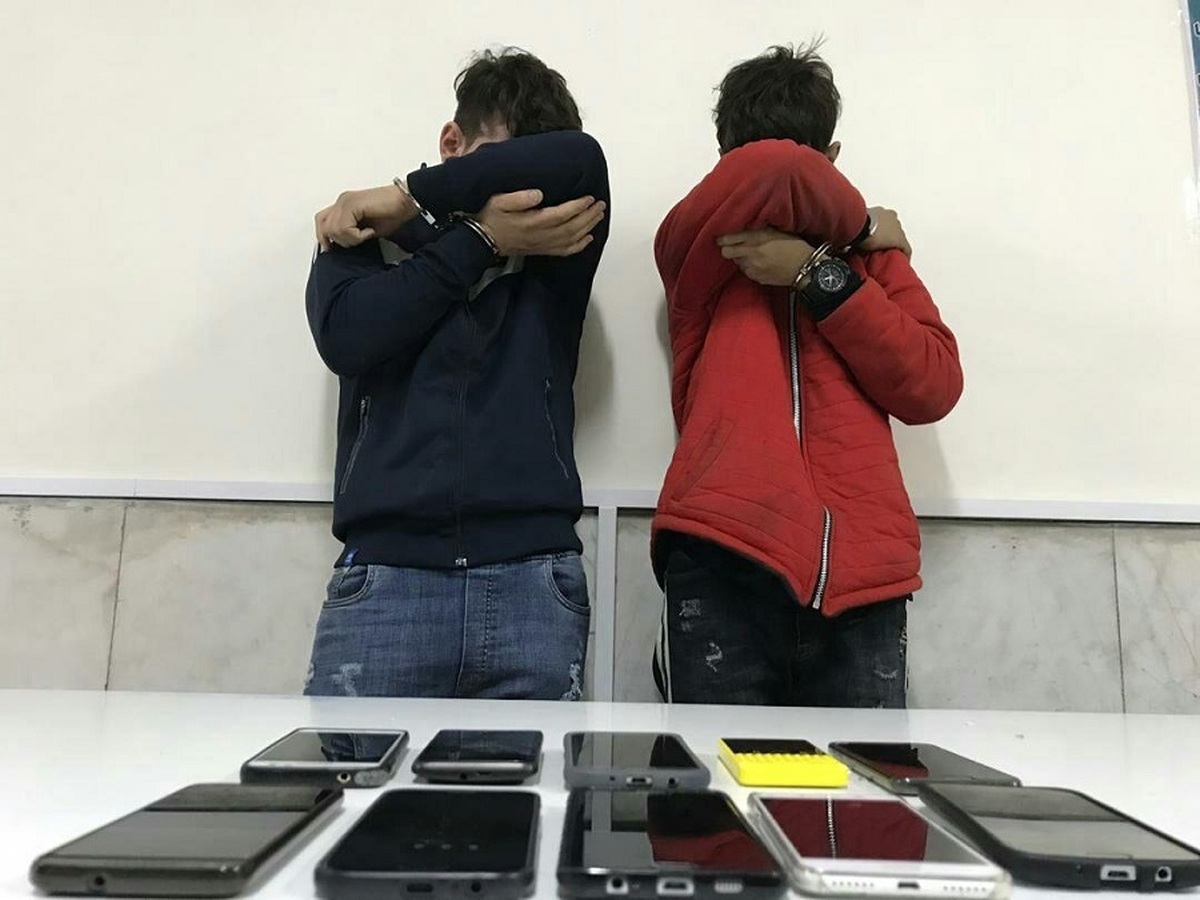 ویدیو | عاملان دزدی موبایل در صف نانوایی دستگیر شدند