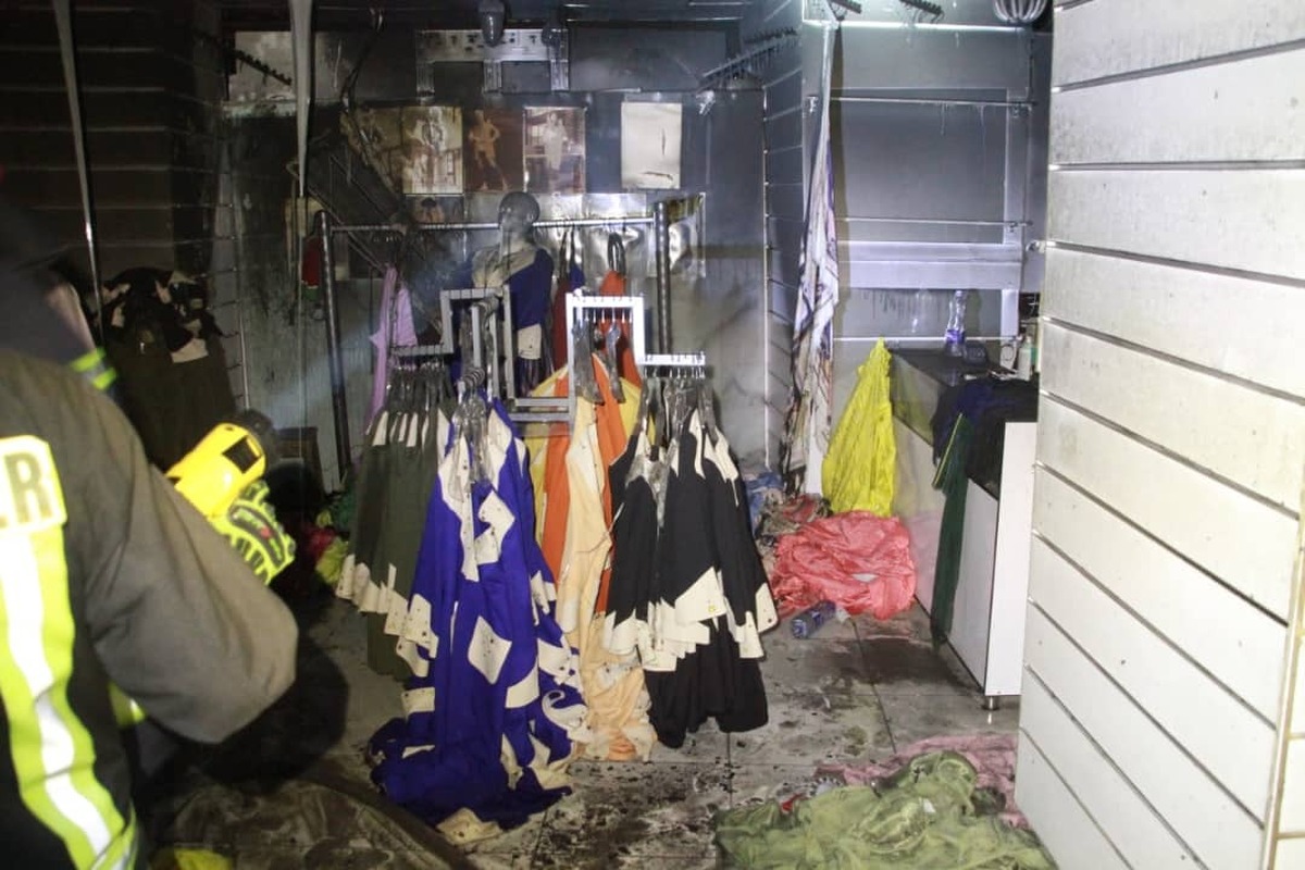 ویدیو | آتش سوزی در یک فروشگاه بزرگ لباس در کالیفرنیا