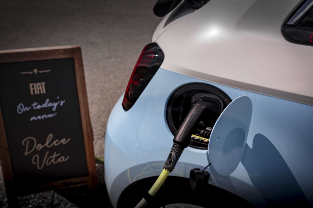 عکس | ون بستنی ؛ خودروی عجیب برای علاقهمندان به بستنی ! عکس | ون بستنی ؛ خودروی عجیب برای علاقهمندان به بستنی !