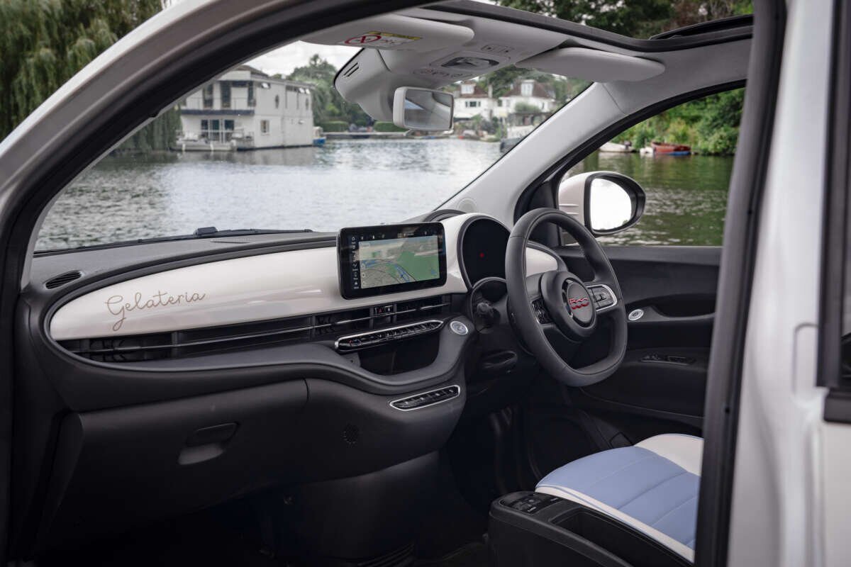 عکس | ون بستنی ؛ خودروی عجیب برای علاقهمندان به بستنی ! عکس | ون بستنی ؛ خودروی عجیب برای علاقهمندان به بستنی !