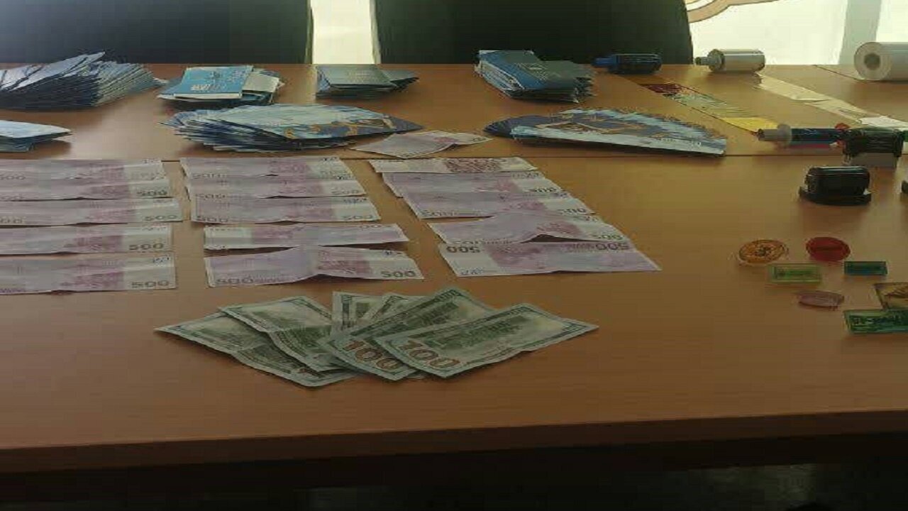 باند جعل سند به دام پلیس افتاد + عکس باند جعل سند به دام پلیس افتاد + عکس