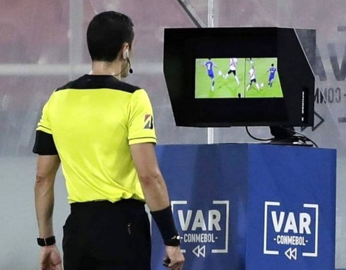 مسئولان AFC در راه ایران | VAR راه اندازی می‌شود