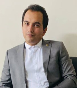 یک وکیل جلوی چشم همسر و فرزندش به رگبار بسته شد + عکس