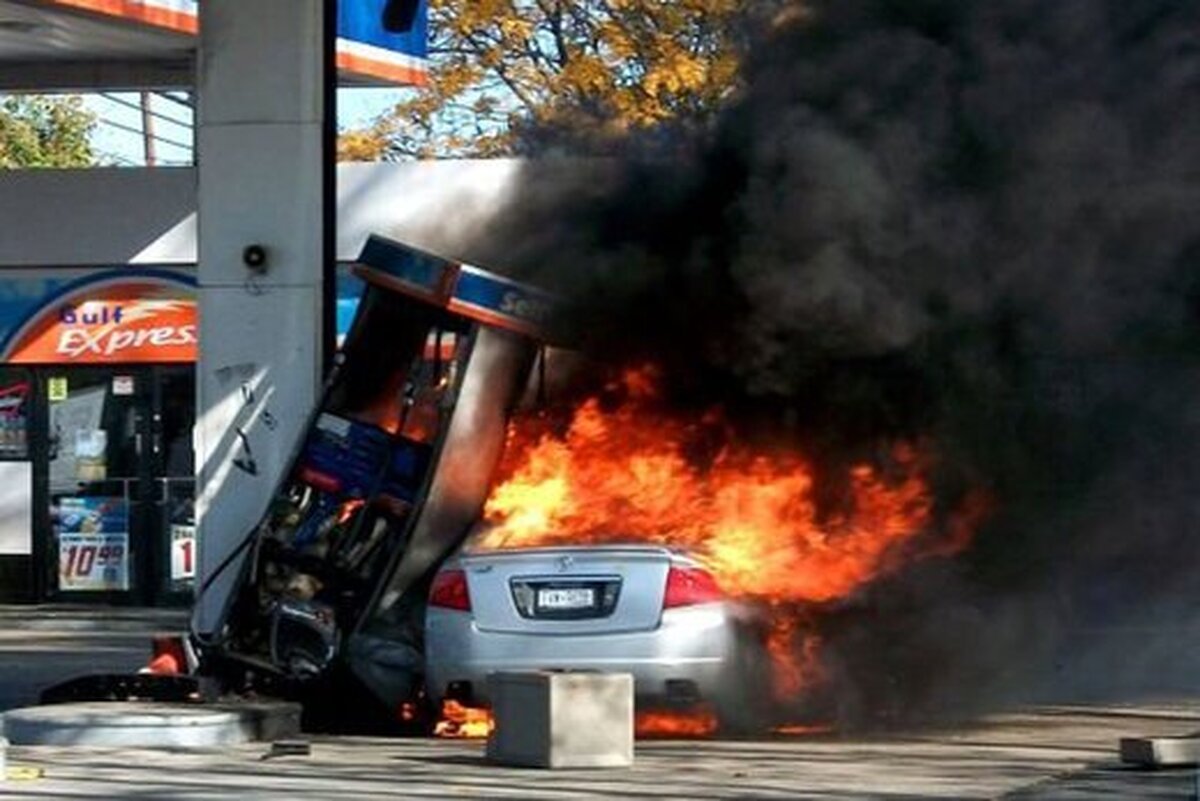 ویدیو | یک راننده حواس‌پرت پمپ بنزین را به آتش کشید