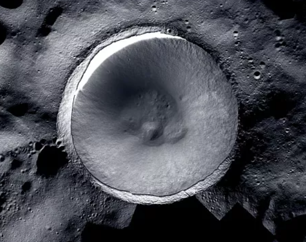 عکس |  ناسا تصویری مرموز از سطح ماه منتشر کرد!