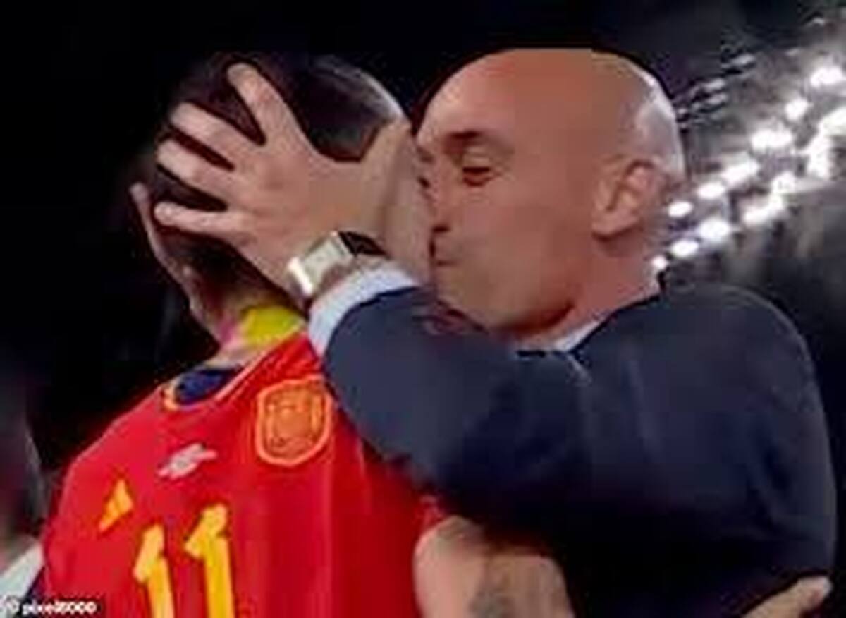 بیانیه عجیب فدراسیون فوتبال اسپانیا پس از بوسه جنجالی