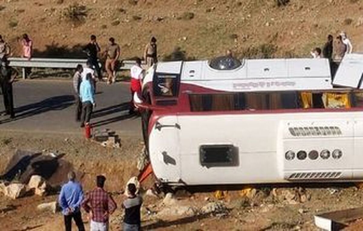 ۴ کشته و ۱۶ مجروح در واژگونی اتوبوس زائران ایرانی در عراق + عکس