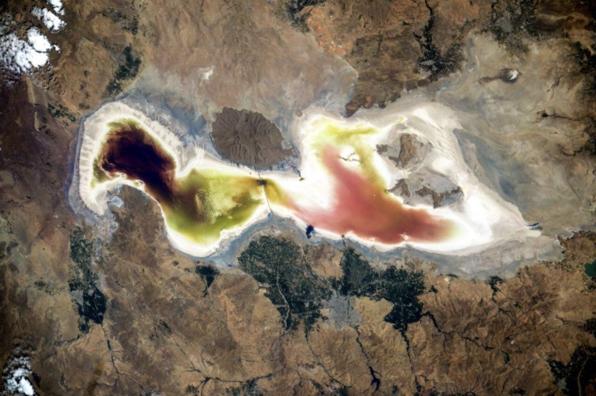 ویدیو | تصاویر ضبط شده از دریاچه رو به احتضار ارومیه توسط فضانورد روسی
