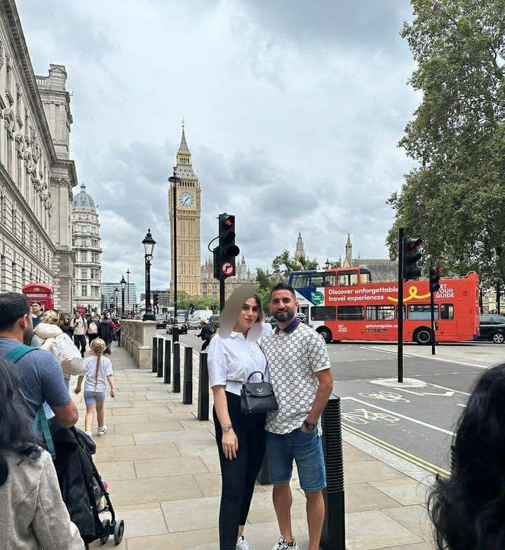 عکس | ستاره استقلال و همسر باردارش در لندن