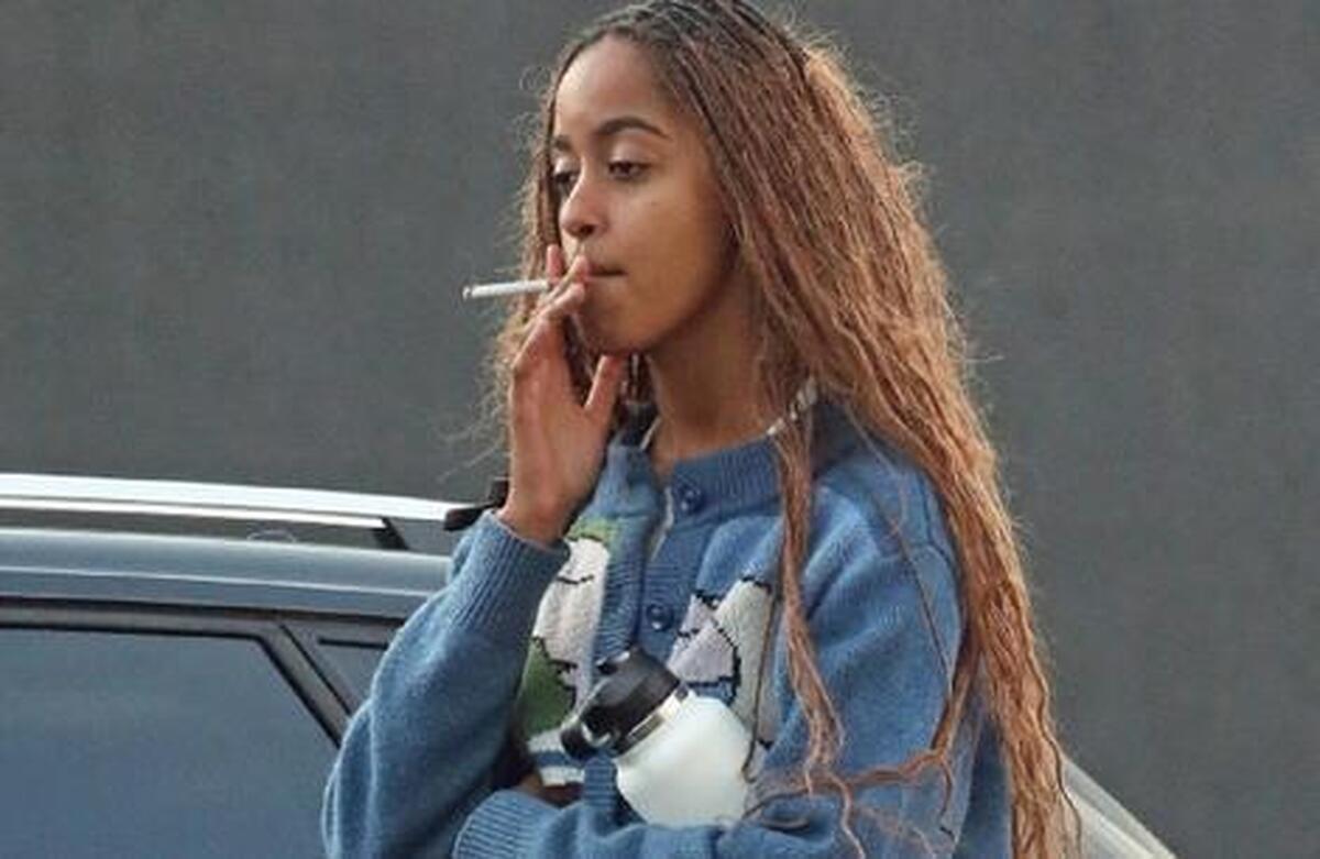 عکس | جنجال سیگار کشیدن دختر اوباما