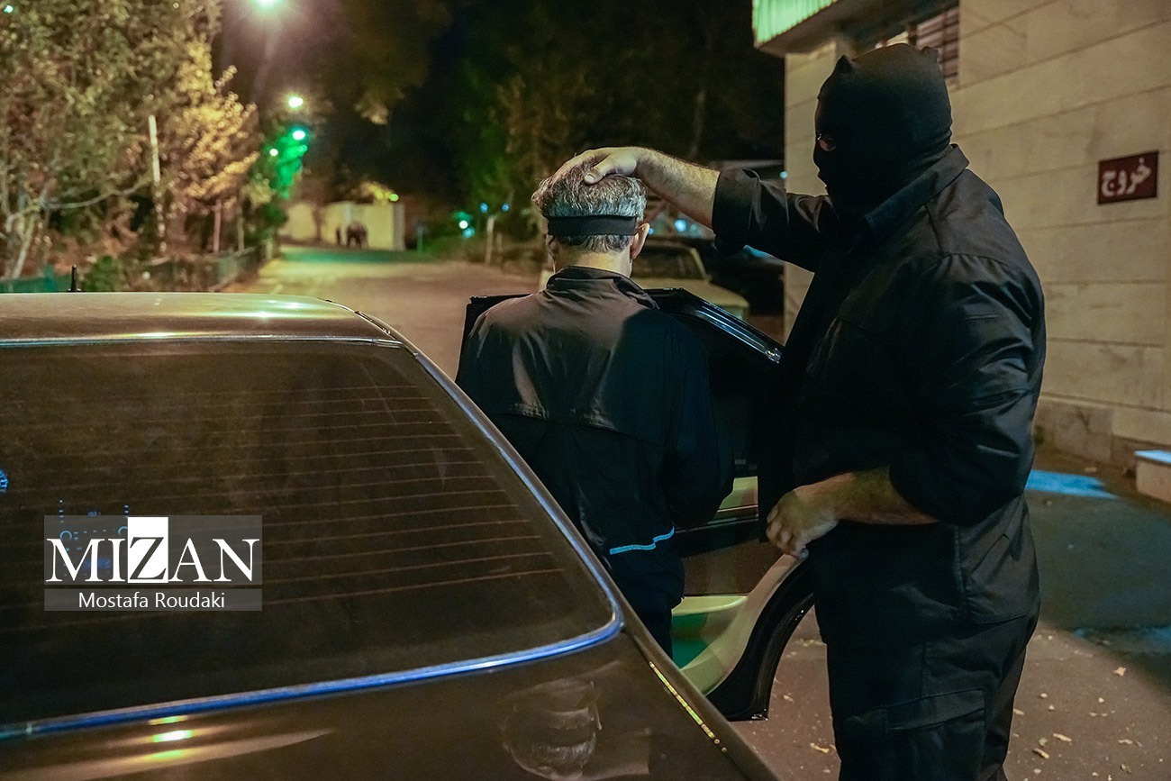 عکس | سلطان فراری قاچاق ارز به زندان اوین تحویل داده شد عکس | سلطان فراری قاچاق ارز به زندان اوین تحویل داده شد