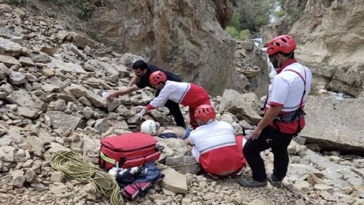 سقوط وحشتناک گردشگر لاهیجانی به دلیل رعایت نکردن اصول ایمنی کوهنوردی