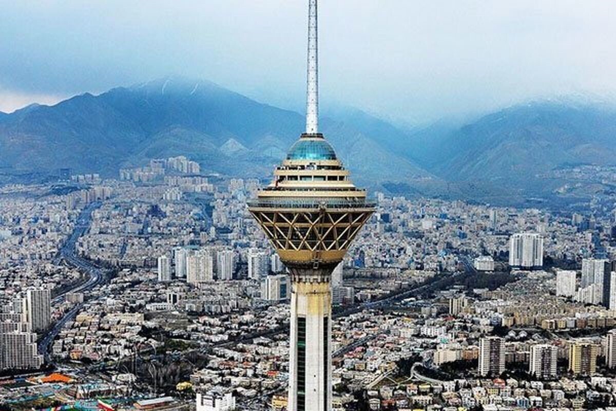 عکس | بادکنک‌های عجیب در سطح تهران سوژه فضای مجازی | کاربران : این مسخره بازیا چیه ؟