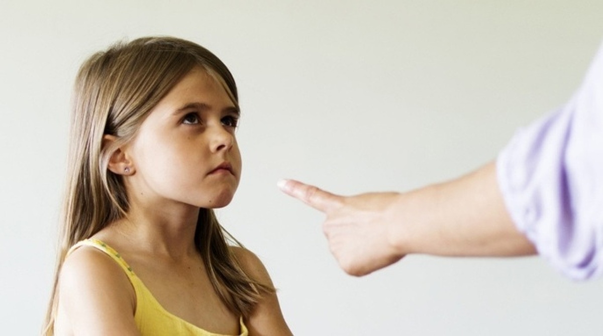 ۴ رفتار پدر و مادر که به روان کودک صدمه می‌زند