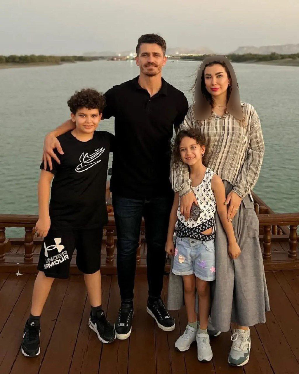 عکس جنجالی وریا غفوری همراه با همسر و فرزندانش