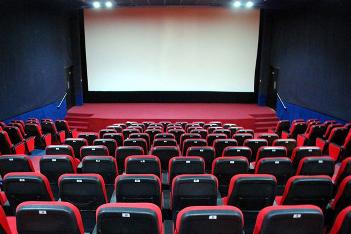لغو نمایش فیلم‌های کمدی در روز ۲۶ مهرماه | سینما‌های سراسر کشور سوگوار مهرجویی شدند