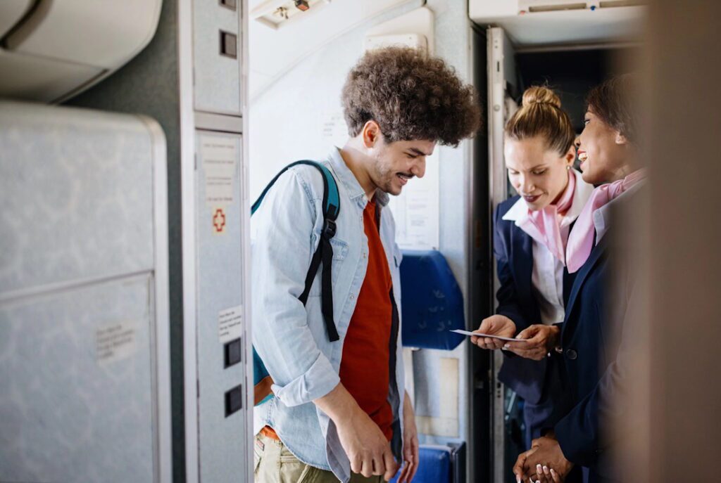 ۷ کاری ممنوع در مسافرتهای هوایی و پرواز با هواپیما ۷ کاری ممنوع در مسافرتهای هوایی و پرواز با هواپیما