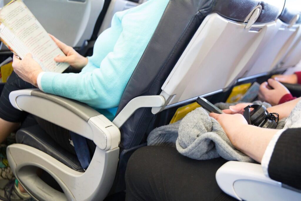 ۷ کاری ممنوع در مسافرتهای هوایی و پرواز با هواپیما ۷ کاری ممنوع در مسافرتهای هوایی و پرواز با هواپیما