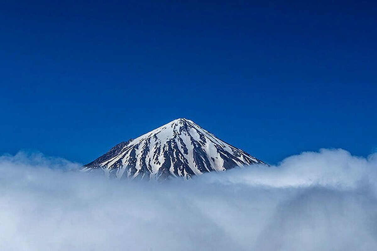 عکس | تصویری خیره کننده از طلوع خورشید و قله دماوند