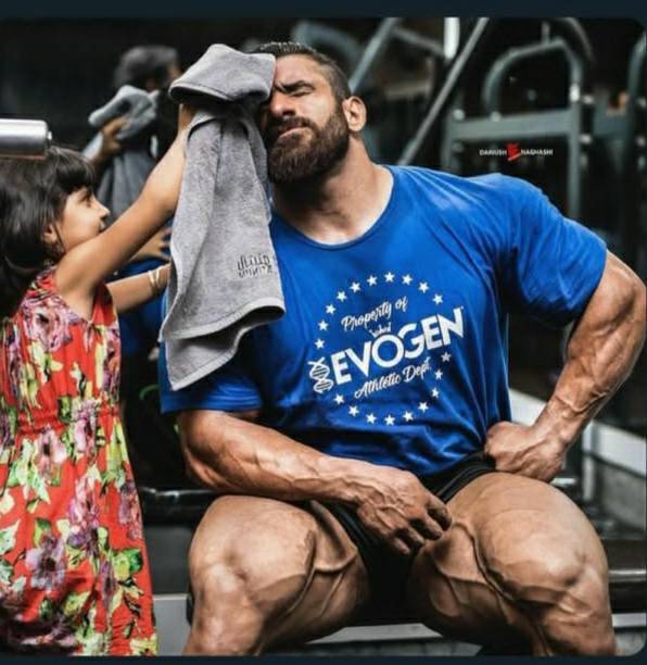 عکس | این دختر جذاب کنار هادی چوپان کیست؟