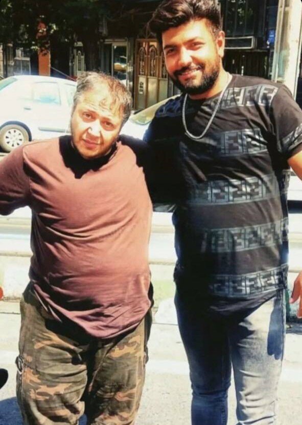 عکس | اقدام جنجالی مازیار لرستانی وسط خیابان