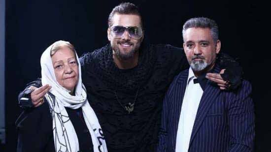 لباس عجیب «امیرمقاره» در کنسرتش حاشیه ساز شد لباس عجیب «امیرمقاره» در کنسرتش حاشیه ساز شد