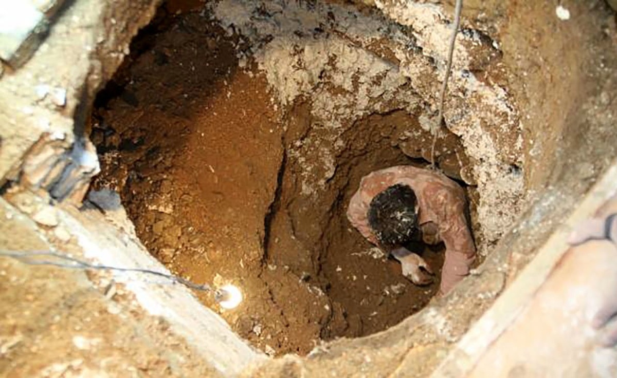 کارگر جوان در عمق چاه زنده زنده دفن شد