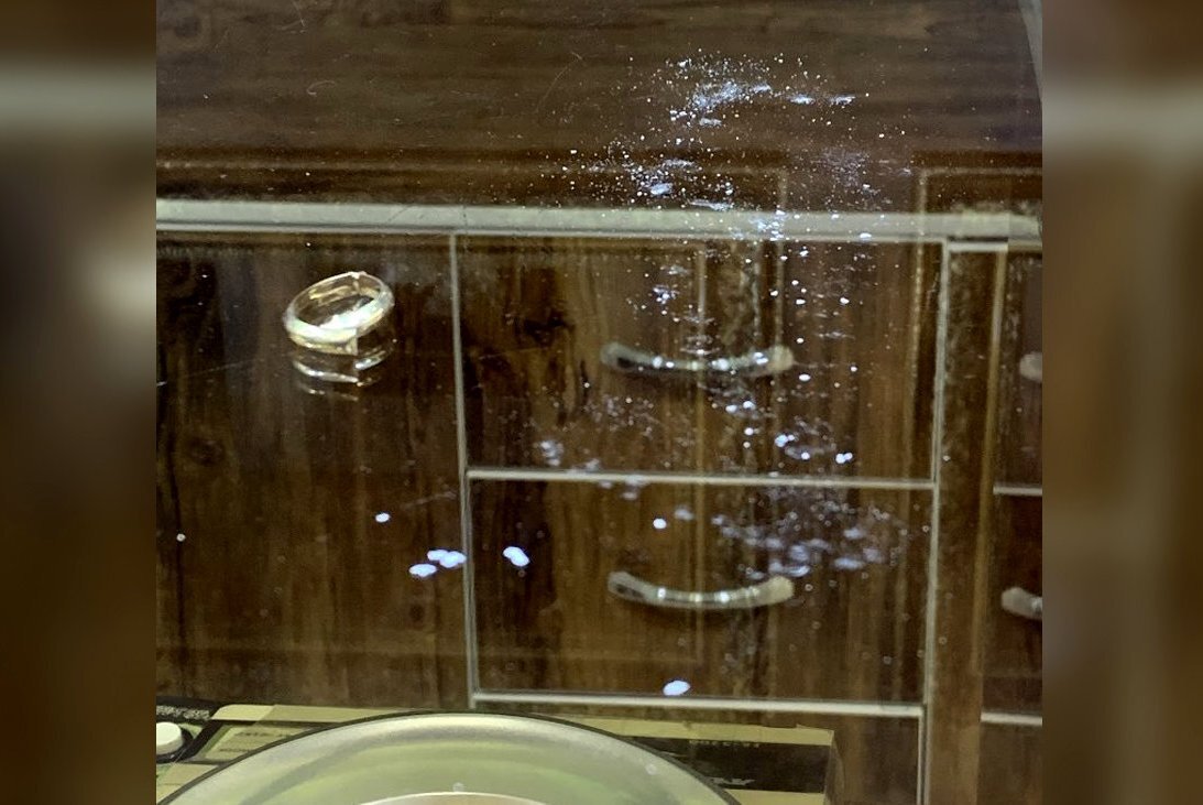 عکس | حقه کثیف طلاساز ایرانی هنگام فروش انگشتر لو رفت عکس | حقه کثیف طلاساز ایرانی هنگام فروش انگشتر لو رفت