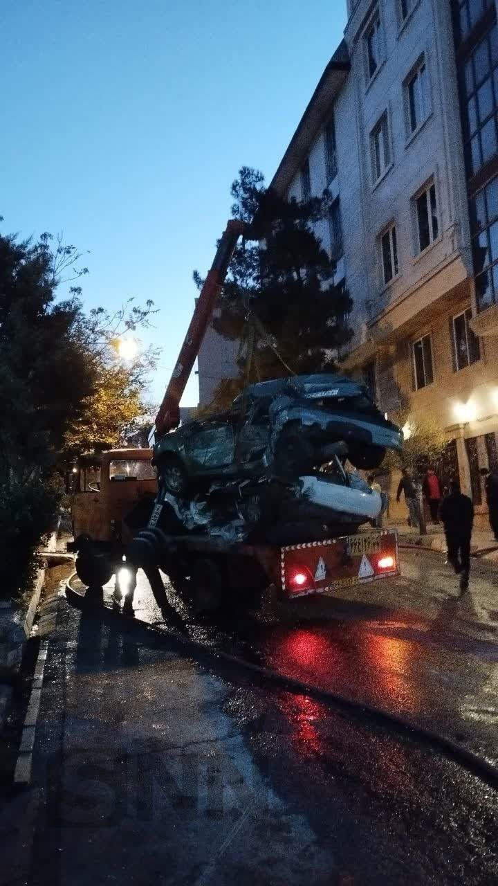 عکس | تانکر سوخت وارد فروشگاهی در تهران شد