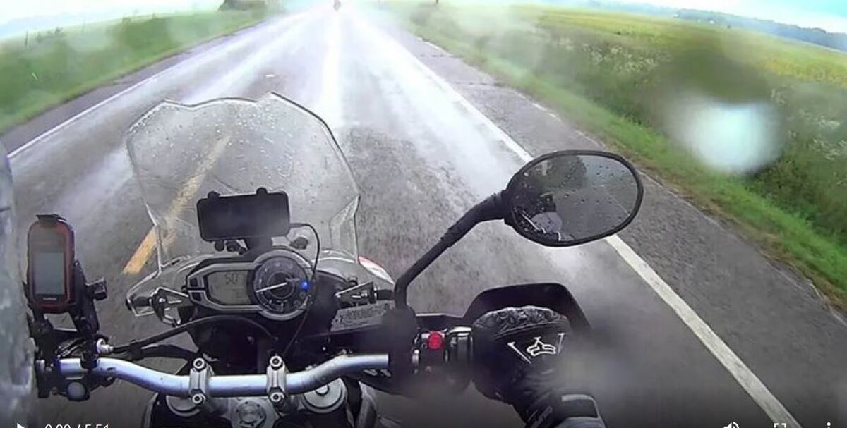 ویدیو | تعقیب و گریز پسر و دختر فراری توسط پلیس با موتورسیکلت