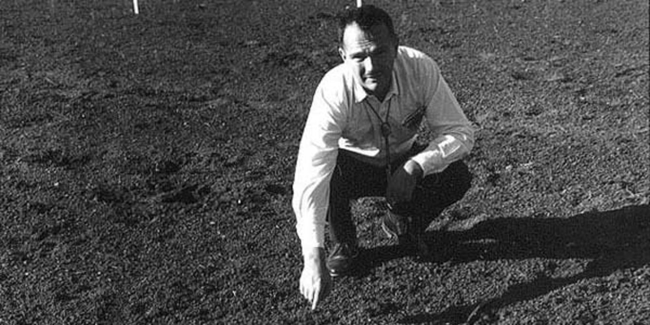 عکس | تنها انسانی که در ماه دفن شد عکس | تنها انسانی که در ماه دفن شد