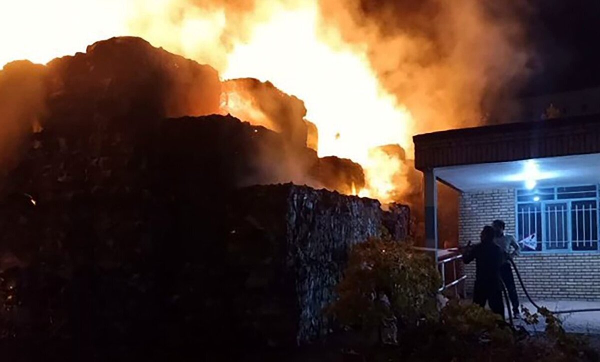 فوری | آتش‌سوزی مهیب در نیشابور | اعزام آتش‌نشانان ۳ شهر دیگر برای کمک