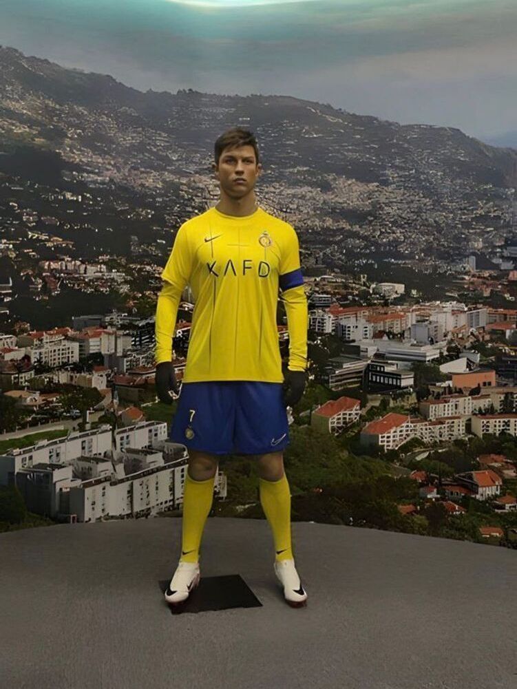 عکس | مجسمه جدید رونالدو در عربستان سوژه فضای مجازی شد عکس | مجسمه جدید رونالدو در عربستان سوژه فضای مجازی شد