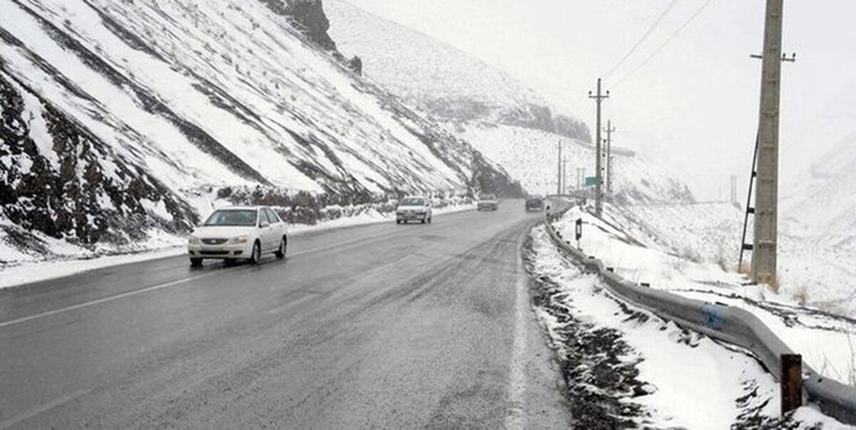 برف و باران در جاده‌های ۱۵ استان کشور