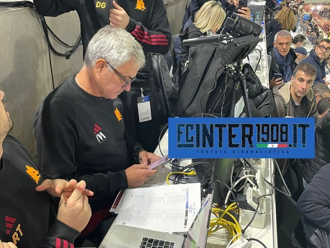 عکس | مورینیو امشب اینگونه خاص بودنش را به رخ کشید عکس | مورینیو امشب اینگونه خاص بودنش را به رخ کشید